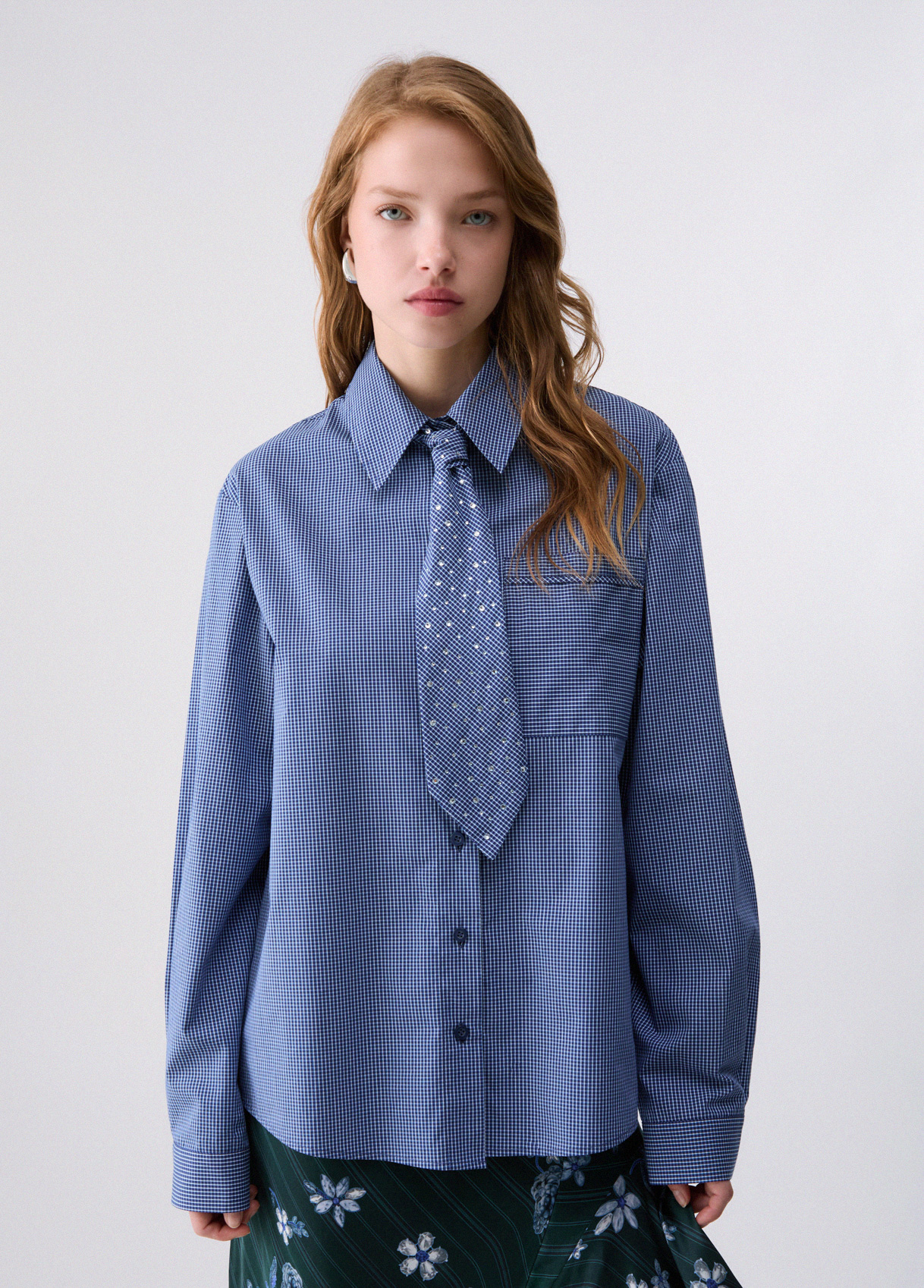Camisa efeito gravata